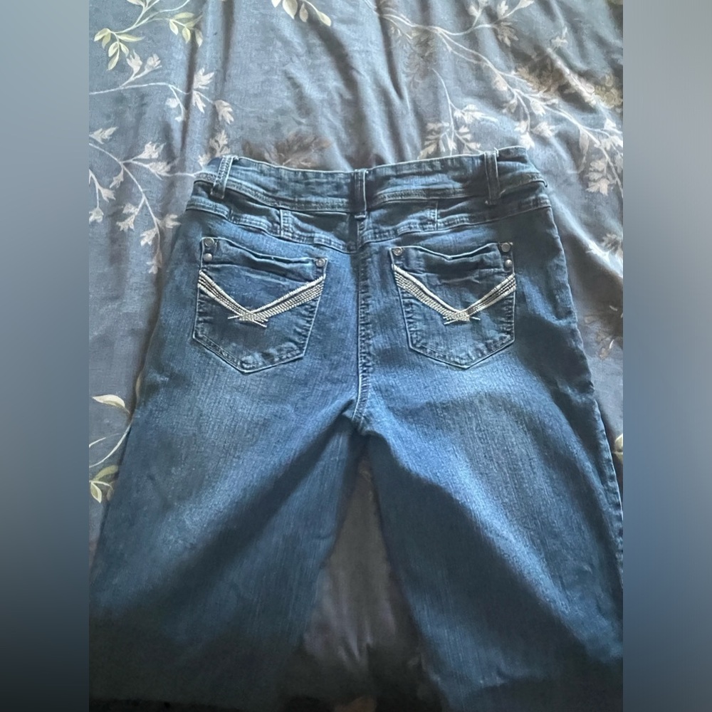 Contrast Jeans - Picture 2 of 6